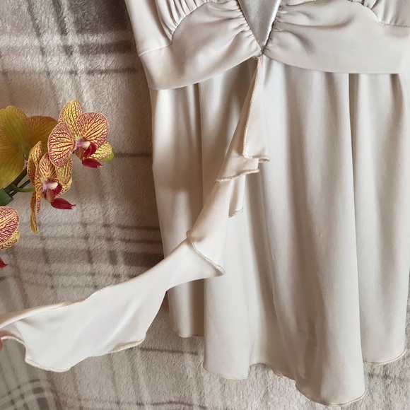 XOXO Cream Blouse - Super Flattering! - Picture 7 of 8